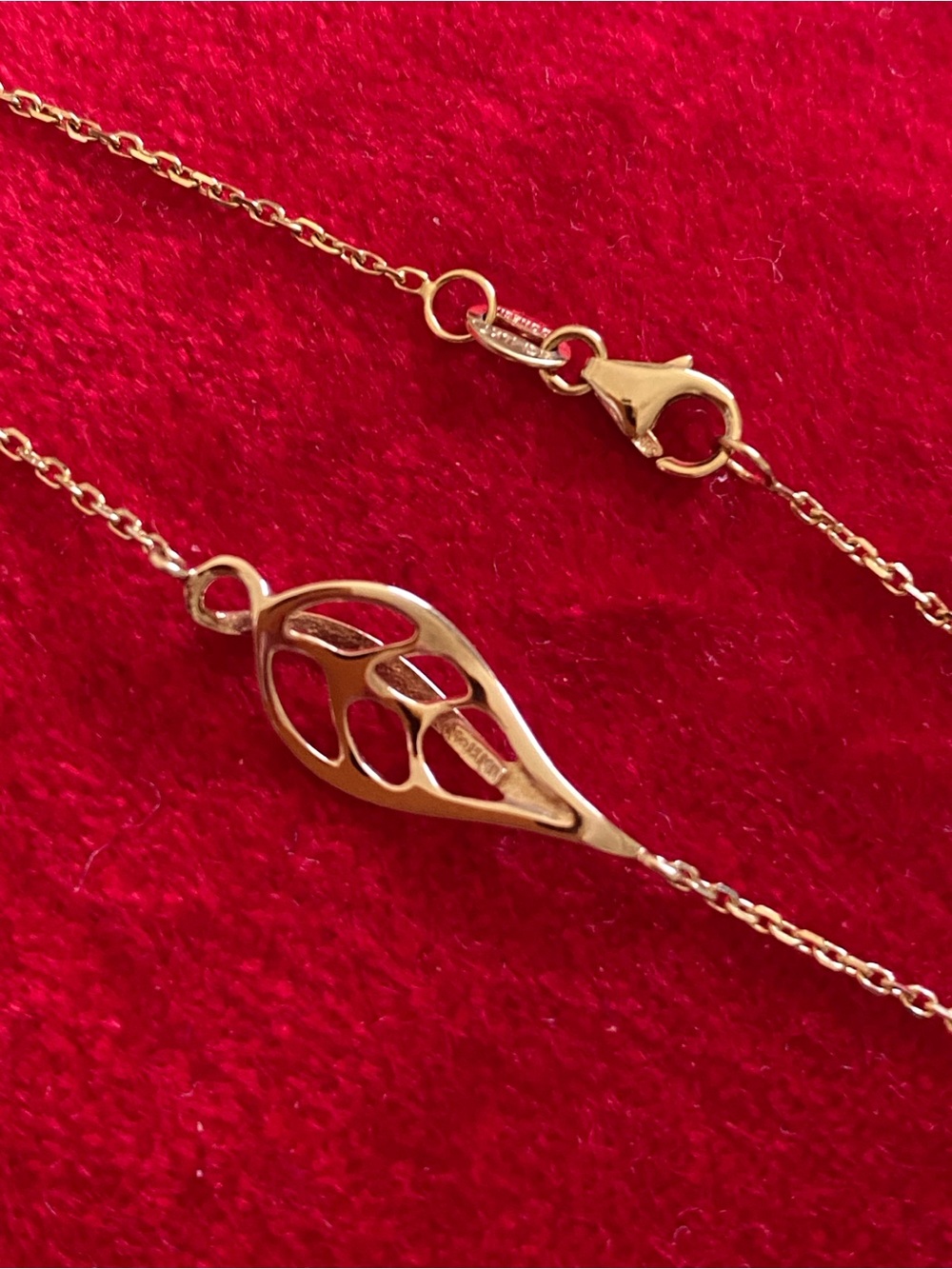 Na Hoku - 14K Gold Adjustable Hawaiian Maile Leaf Bracelet - Picture 4 of 16
